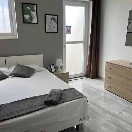 F5 Room 1, Private Double Room With Private Bathroom And Balcony In Shared Flat Msida Luaran gambar