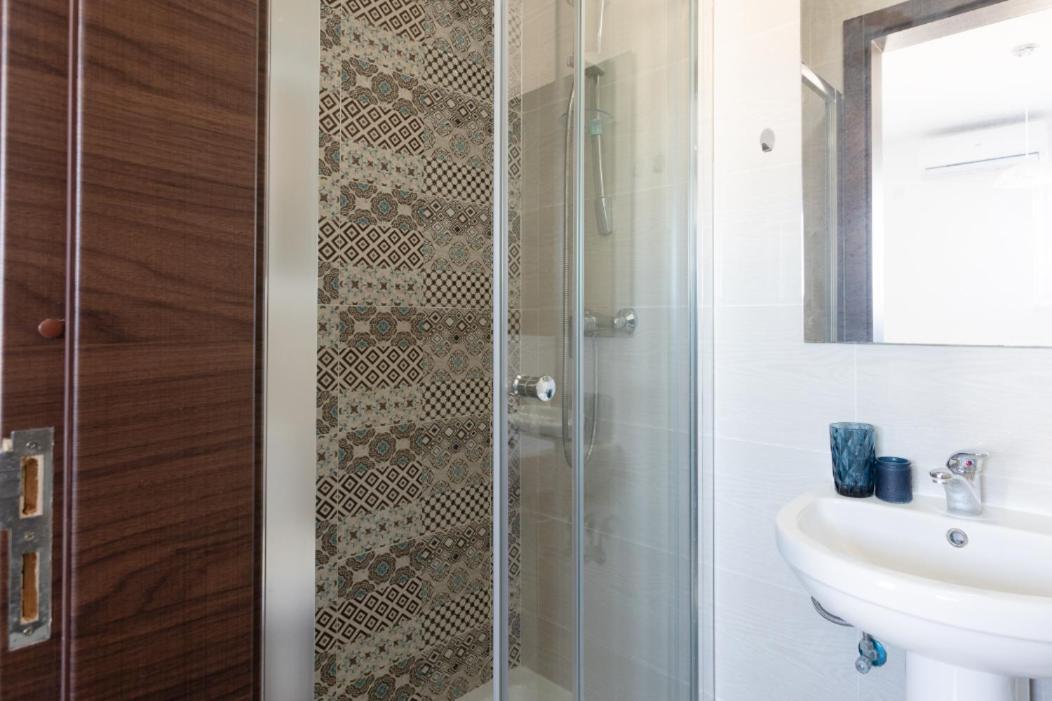 F5 Room 1, Private Double Room With Private Bathroom And Balcony In Shared Flat Msida Luaran gambar